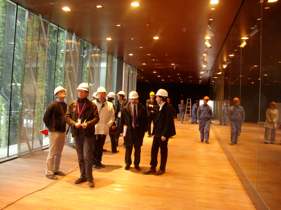 奧賽博物館專業(yè)人員親臨現(xiàn)場，進(jìn)行驗(yàn)收