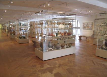 美國(guó)大都會(huì)博物館展柜移動(dòng)式聯(lián)柜 美國(guó)大都會(huì)博物館展柜移動(dòng)式聯(lián)柜