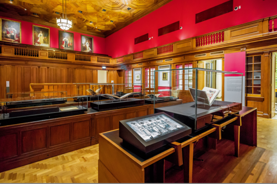 新加坡國家美術館-克里克展柜 新加坡國家美術館定制化博物館展柜