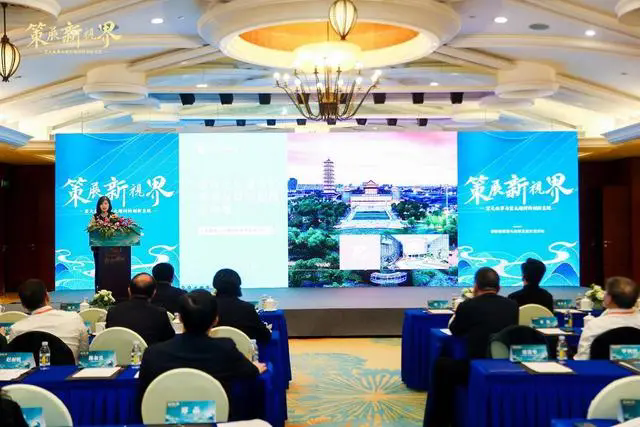 揚(yáng)州中國(guó)大運(yùn)河博物館書(shū)記、館長(zhǎng)、研究館員鄭晶